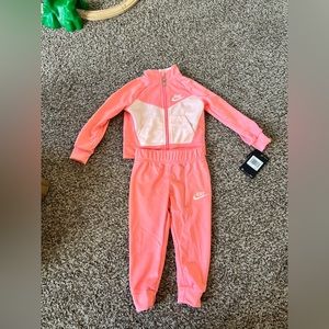 2T/ Pink Nike Active Wear
